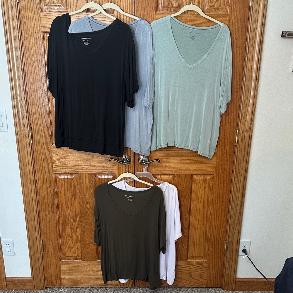 EUC❗️Soft & Sexy American Eagle Short Sleeve V-Neck Tee Bundle